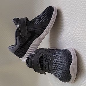Toddler nikes size 6C